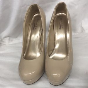 Glaze platform heels ladies sz 10